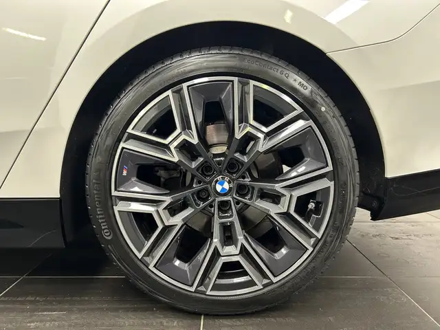 BMW M view 6