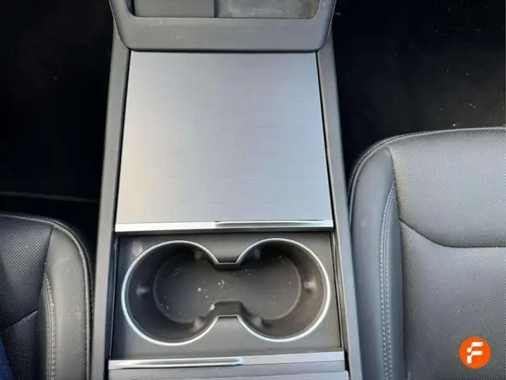 Tesla Model 3 2023, foto 16