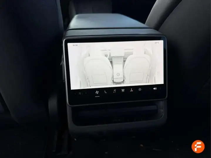Tesla Model 3 2023, foto 17