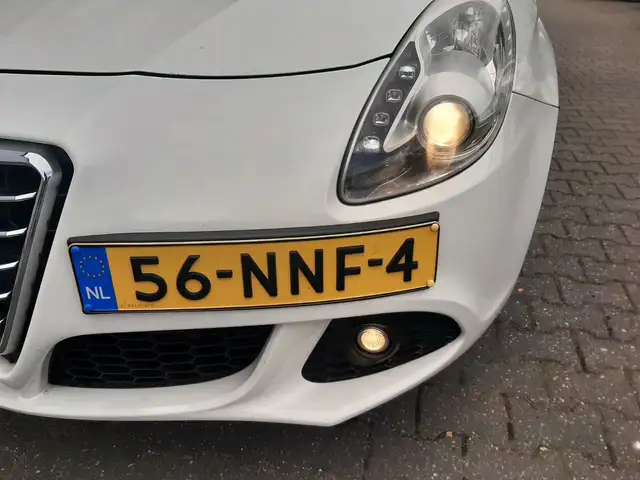 Alfa Romeo Giulietta view 4