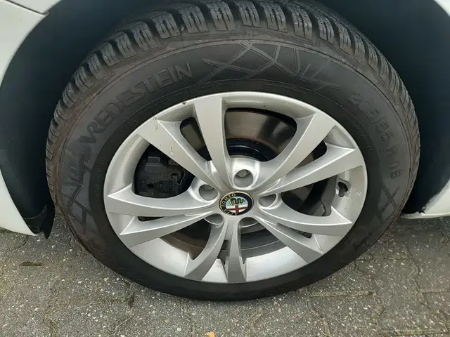 Alfa Romeo Giulietta view 28