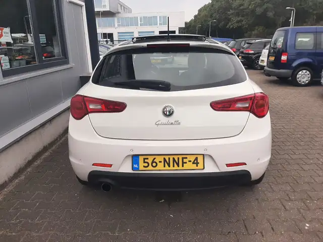 Alfa Romeo Giulietta view 7