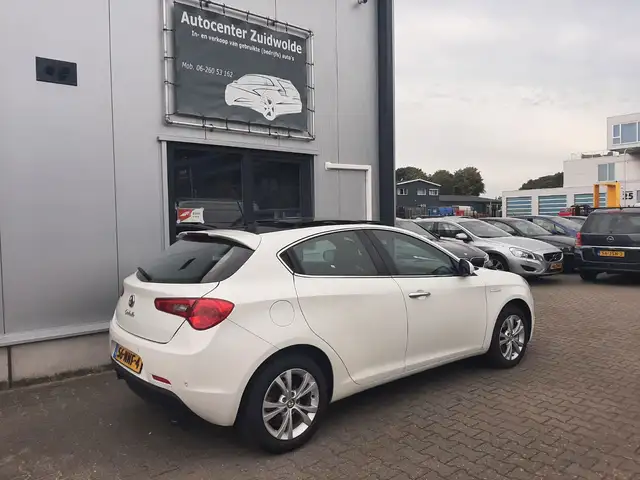 Alfa Romeo Giulietta view 6