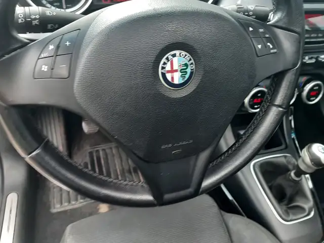 Alfa Romeo Giulietta view 14