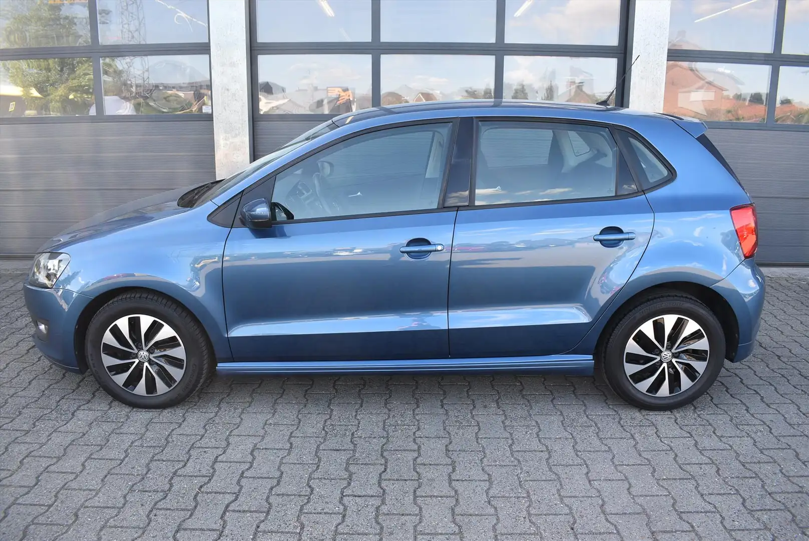 Volkswagen Polo 1.0 TSI 95pk 5drs Bluemotion Edition Blauw - 2