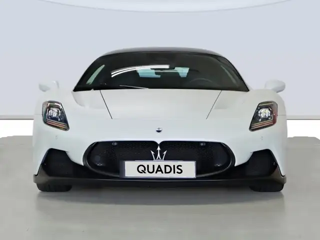 Maserati MC20 view 4