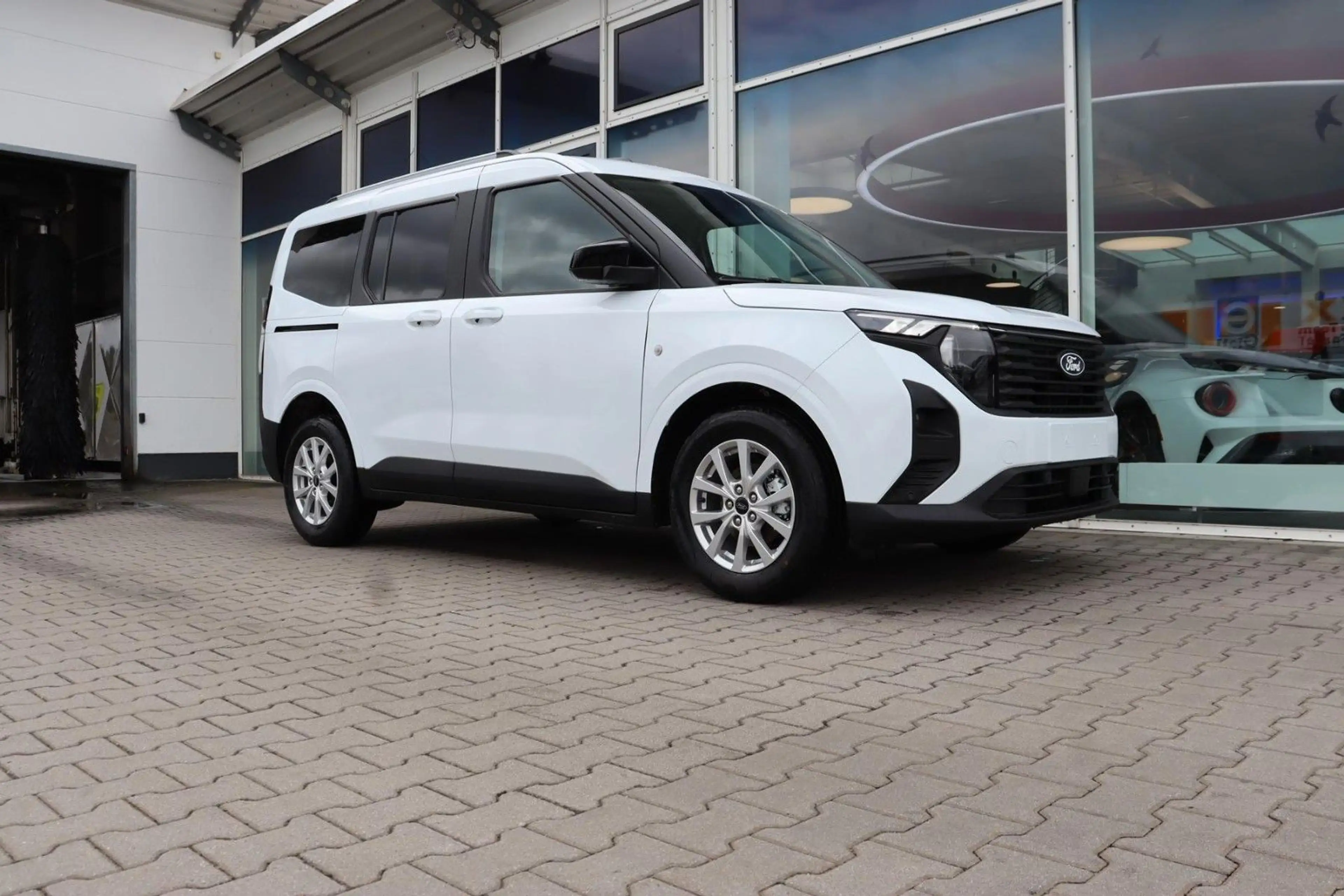 Ford Tourneo Courier Titanium 1.0 EcoB. 2,99%* AHK