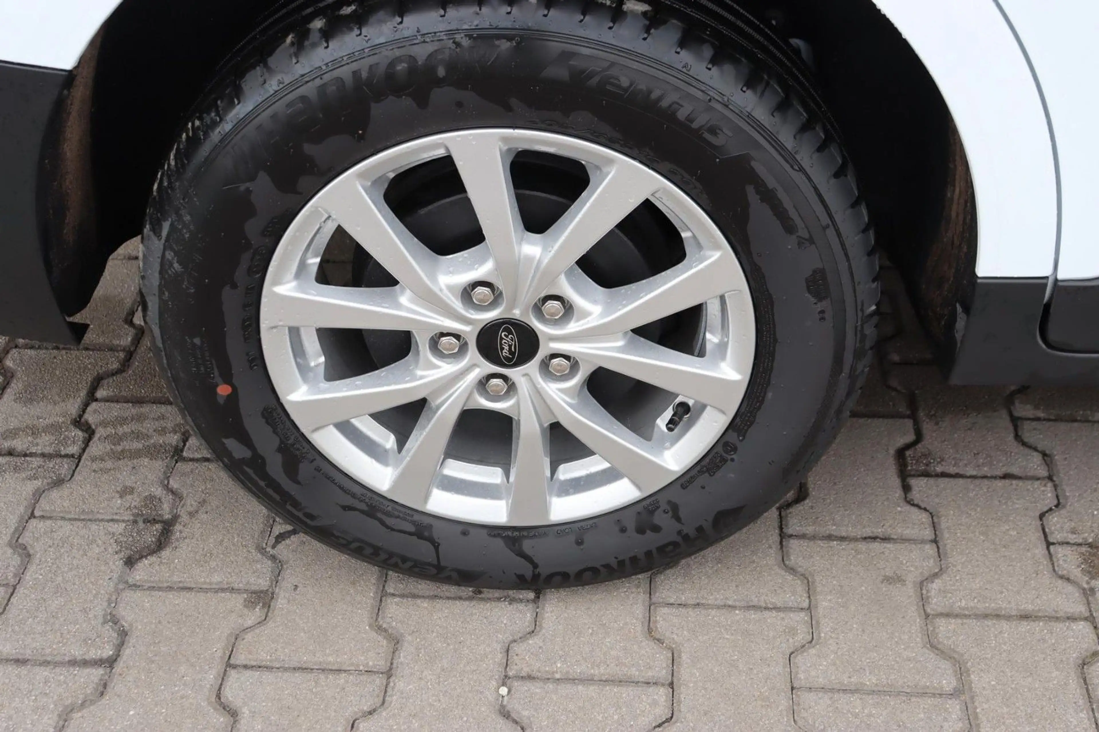 Ford Tourneo Courier Titanium 1.0 EcoB. 2,99%* AHK — photo 3