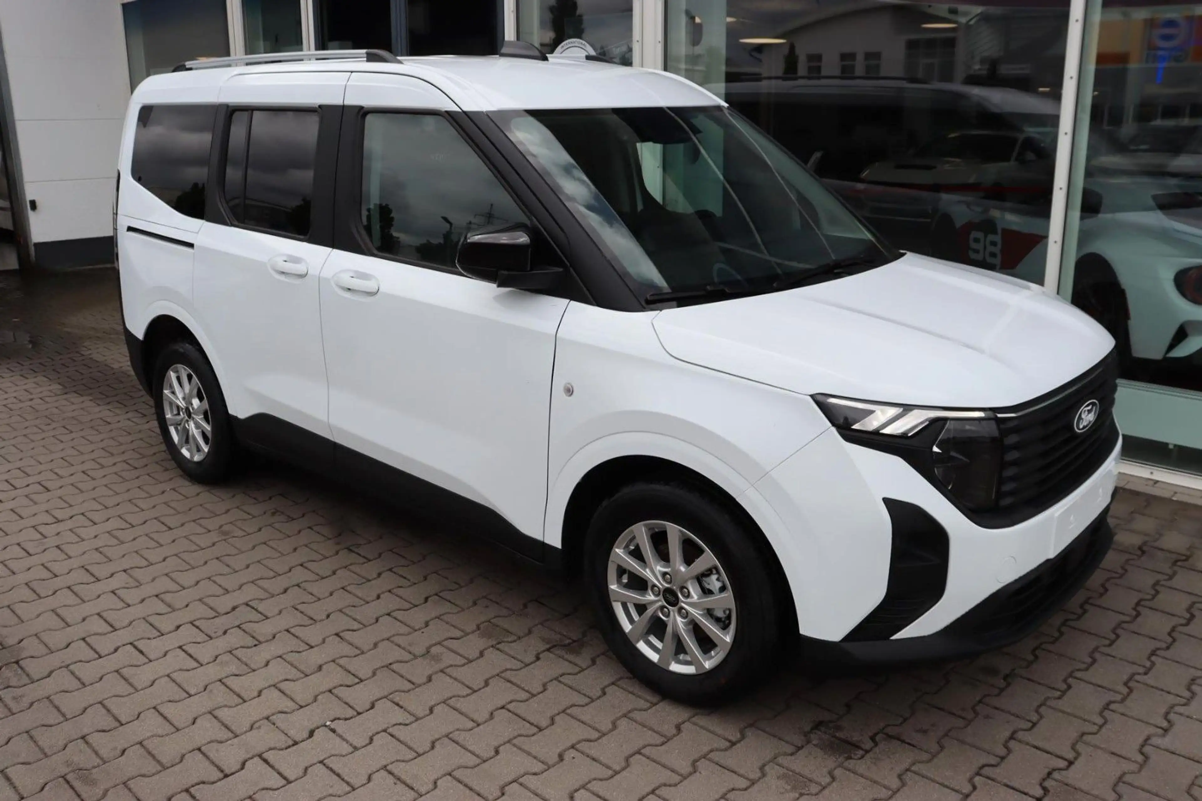Ford Tourneo Courier Titanium 1.0 EcoB. 2,99%* AHK — photo 2
