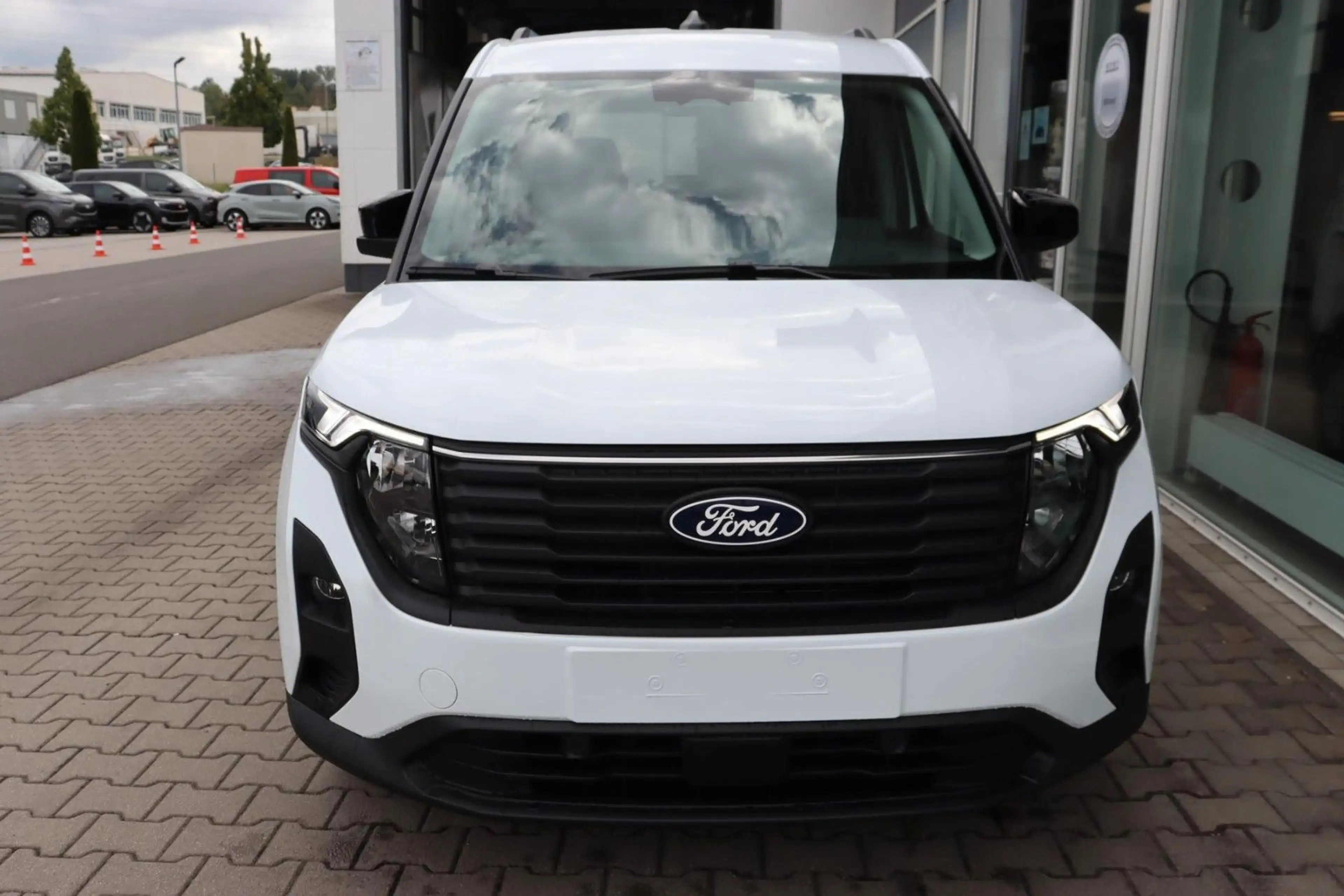 Ford Tourneo Courier Titanium 1.0 EcoB. 2,99%* AHK — photo 4