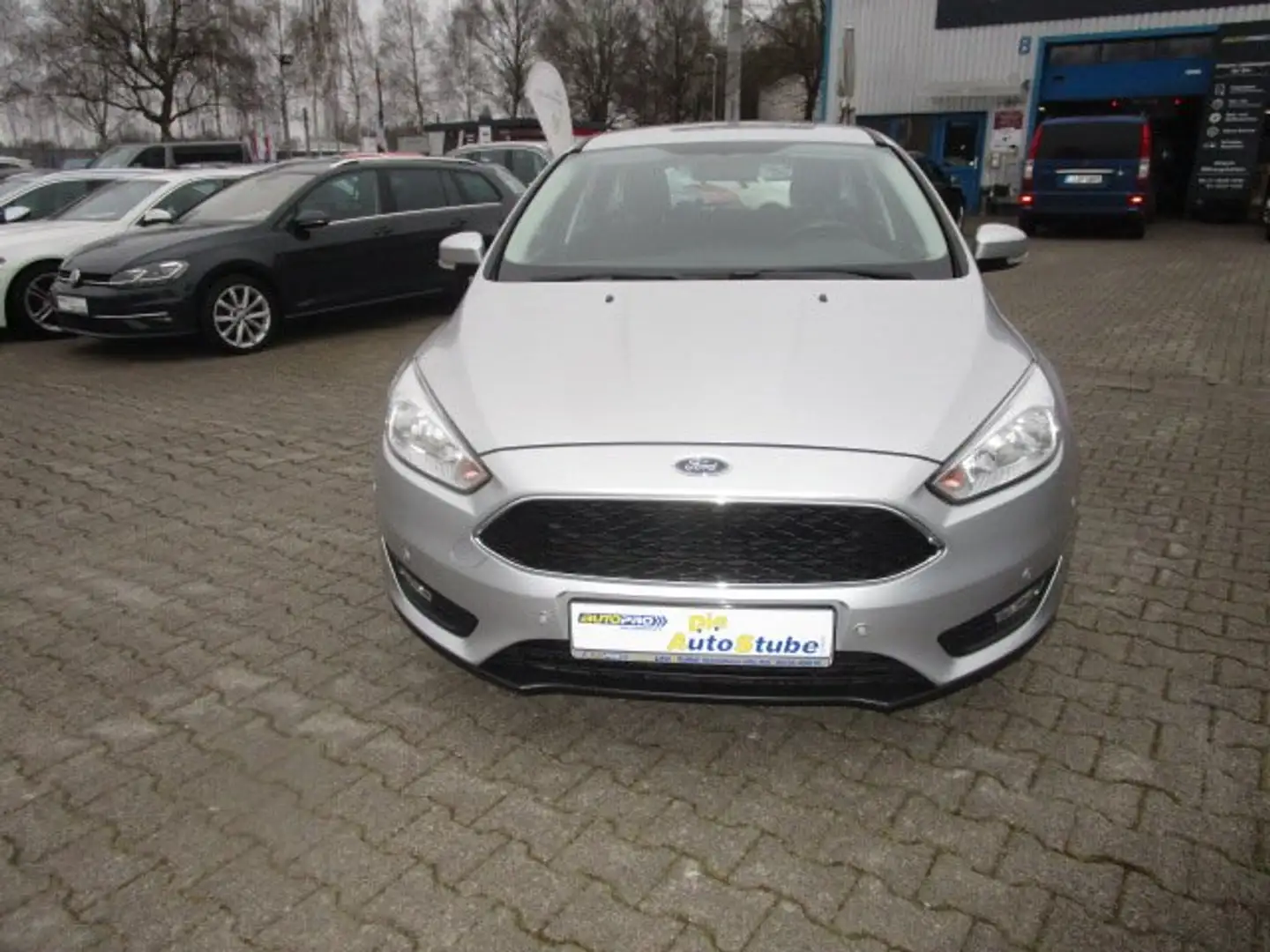 Ford Focus Business Turnier mit Klima-PDC-ESP-ABS-Met.-NAVI Silber - 1
