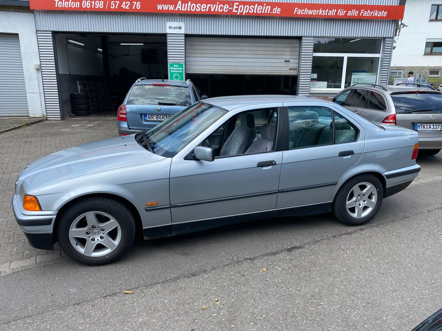 BMW 316 i Automatik 1 Hd Scheckheft SHZ ZV Klima top gepfl Silber - 2