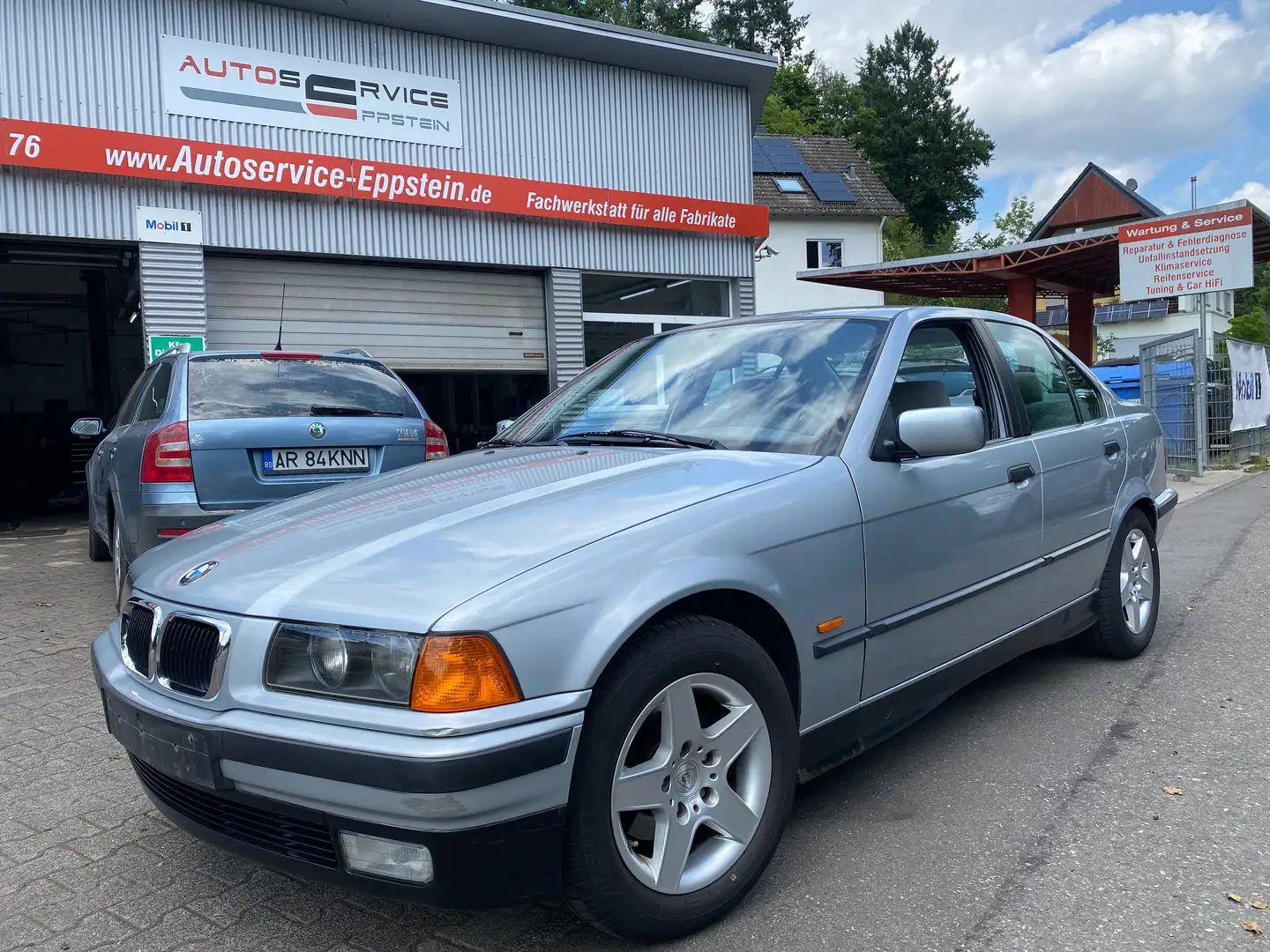 BMW 316 i Automatik 1 Hd Scheckheft SHZ ZV Klima top gepfl Silber - 1