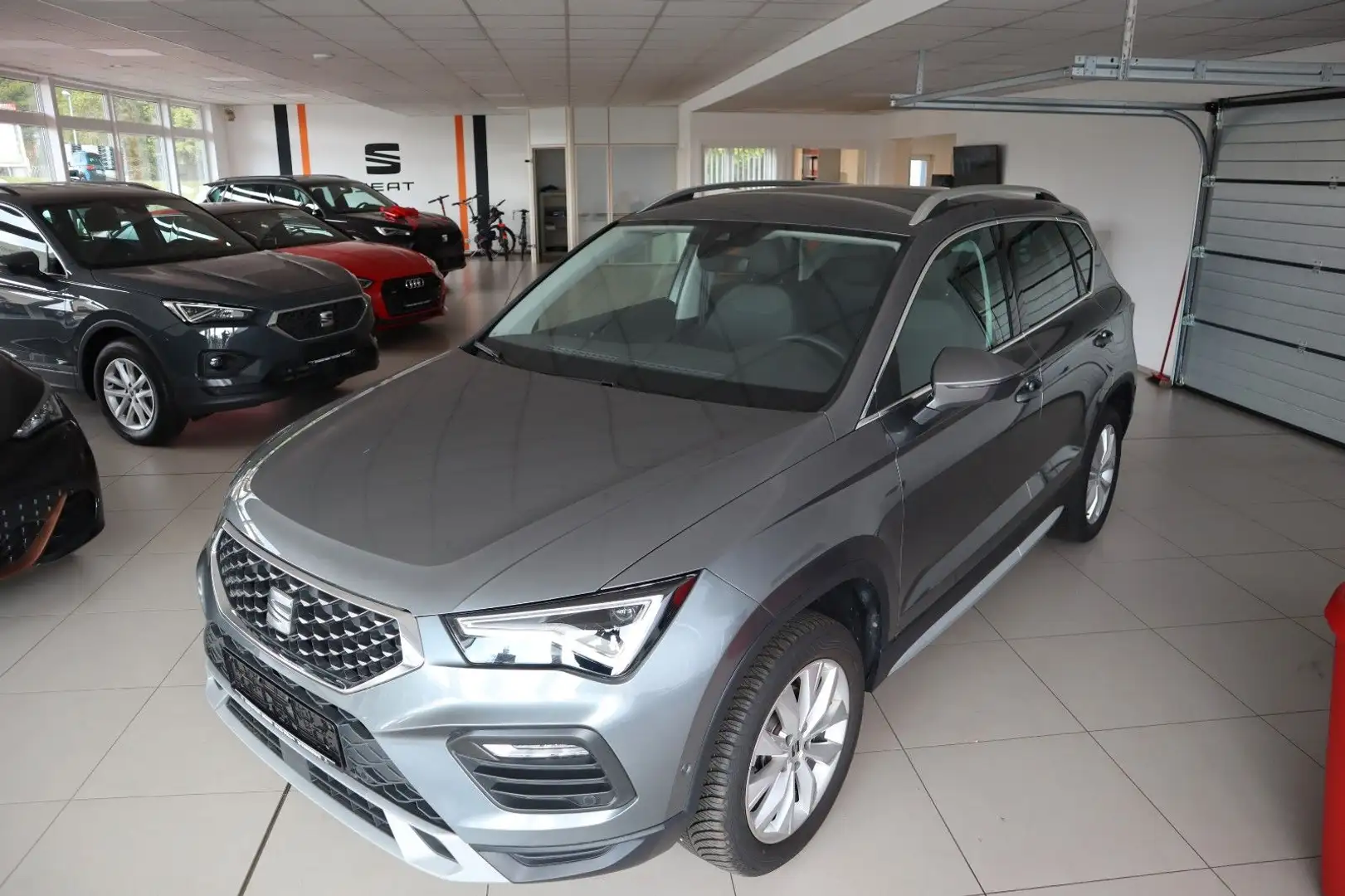 SEAT Ateca Xperience/ACC/DAB/AHZV/ALLWETTER Gris - 2