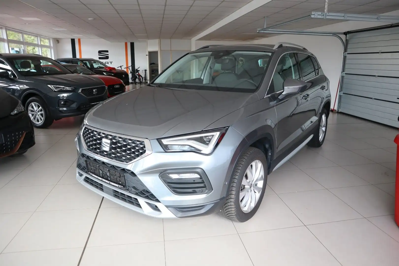 SEAT Ateca Xperience/ACC/DAB/AHZV/ALLWETTER Gris - 1