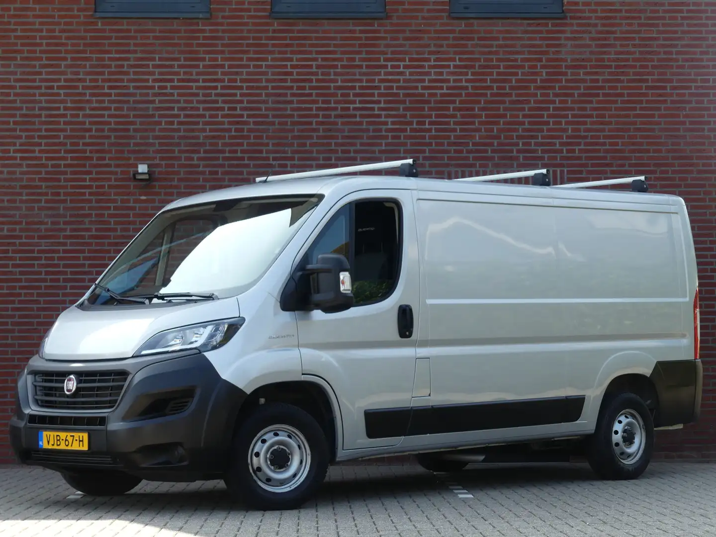 Fiat Ducato 30 2.3 MultiJet L2H1 Trekhaak/Camera/Cruise contro Grijs - 1
