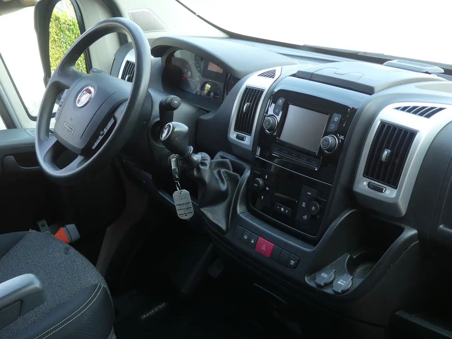 Fiat Ducato 30 2.3 MultiJet L2H1 Trekhaak/Camera/Cruise contro Grijs - 2