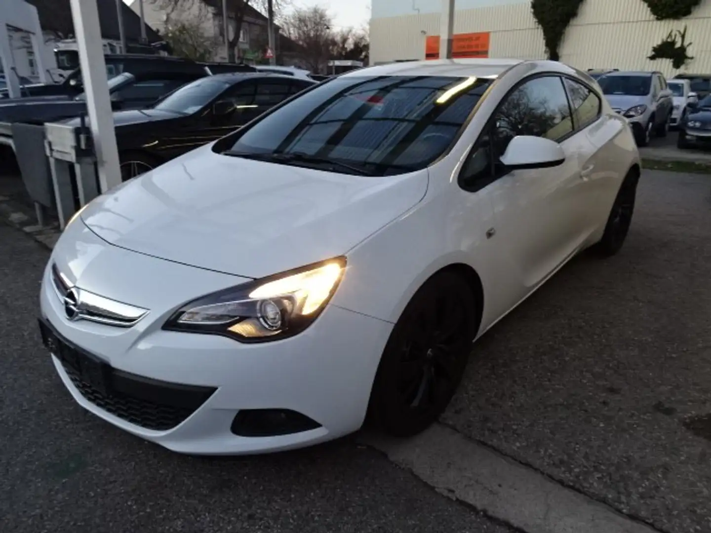 Opel Astra GTC 1,4 Turbo Ecotec Edition Start/Stop Flotte Weiß - 1