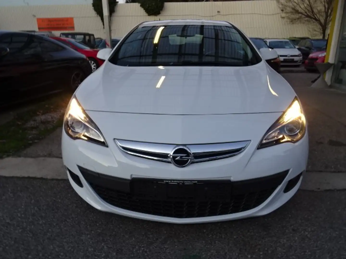 Opel Astra GTC 1,4 Turbo Ecotec Edition Start/Stop Flotte Weiß - 2