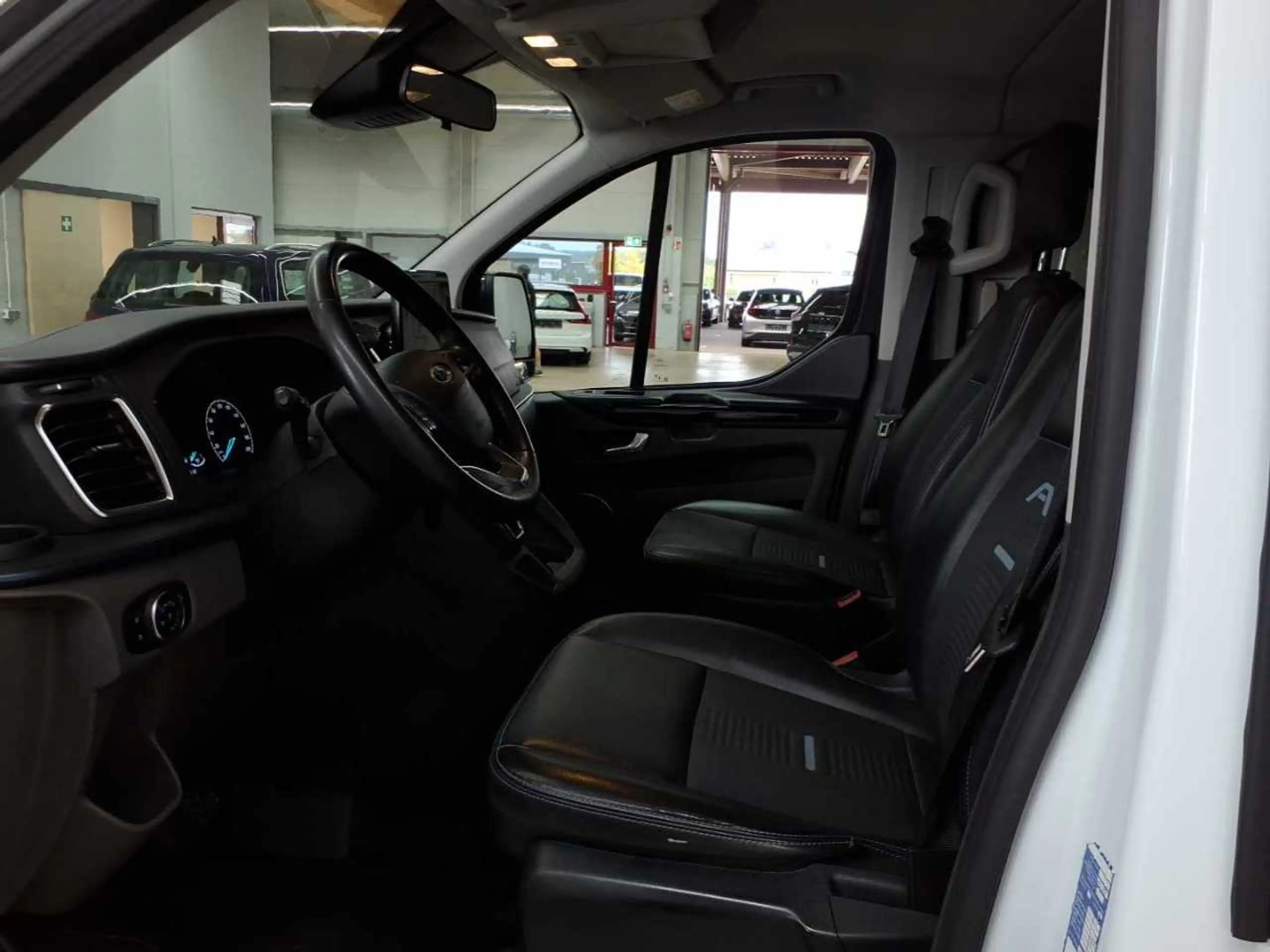 Ford Tourneo Tourneo Custom Autm.Active 8-Si NAV AHK — photo 7