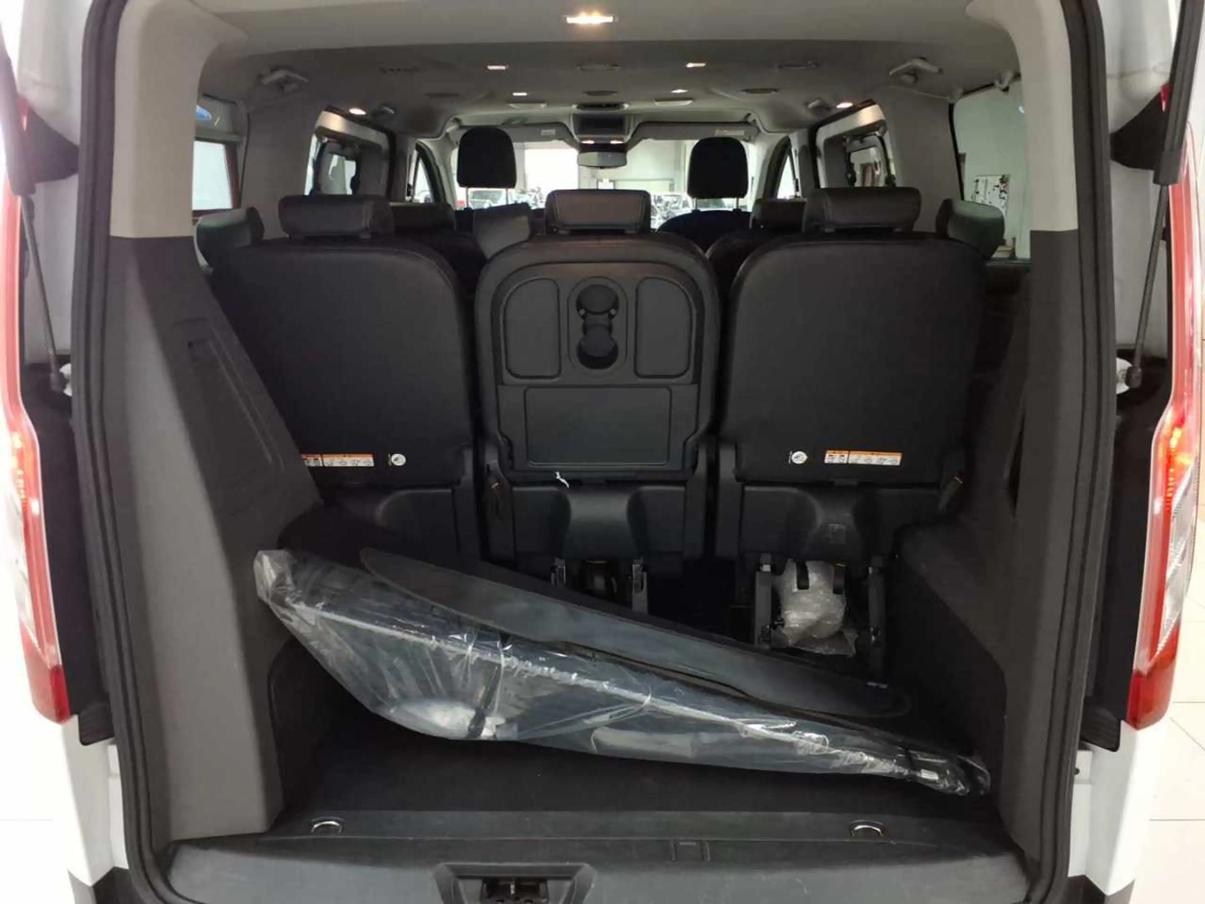 Ford Tourneo Tourneo Custom Autm.Active 8-Si NAV AHK — photo 15