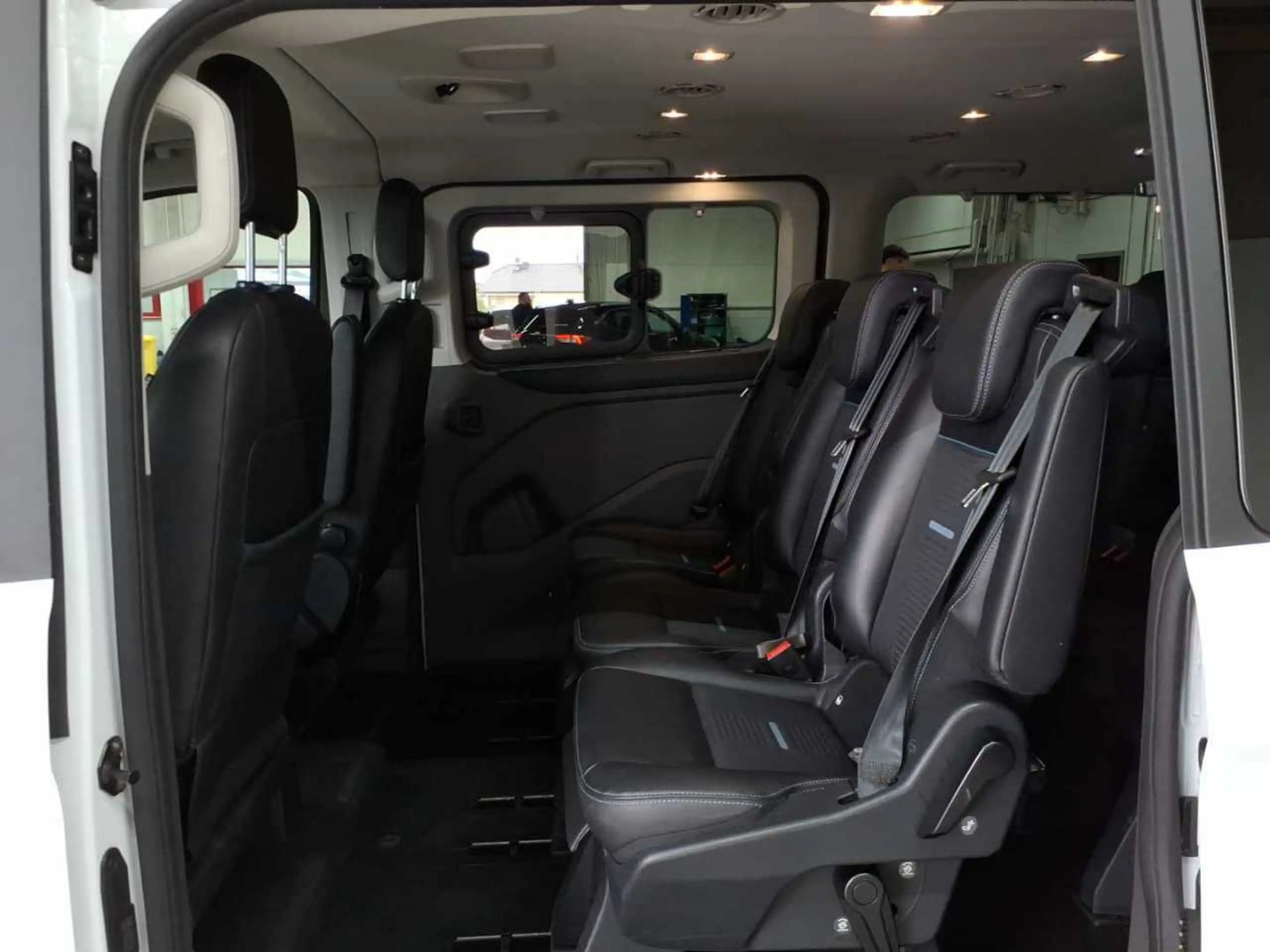 Ford Tourneo Tourneo Custom Autm.Active 8-Si NAV AHK — photo 13