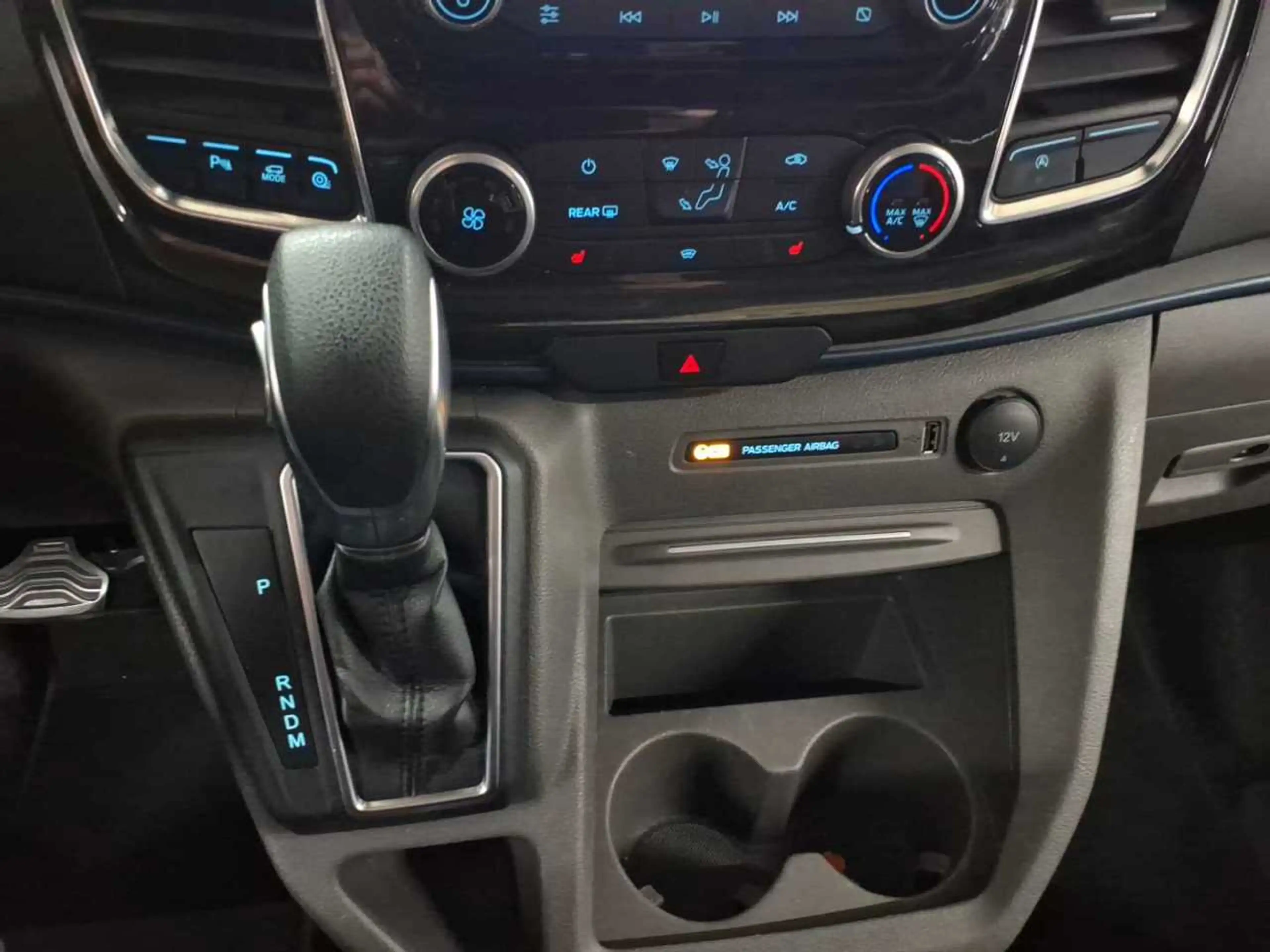 Ford Tourneo Tourneo Custom Autm.Active 8-Si NAV AHK — photo 10