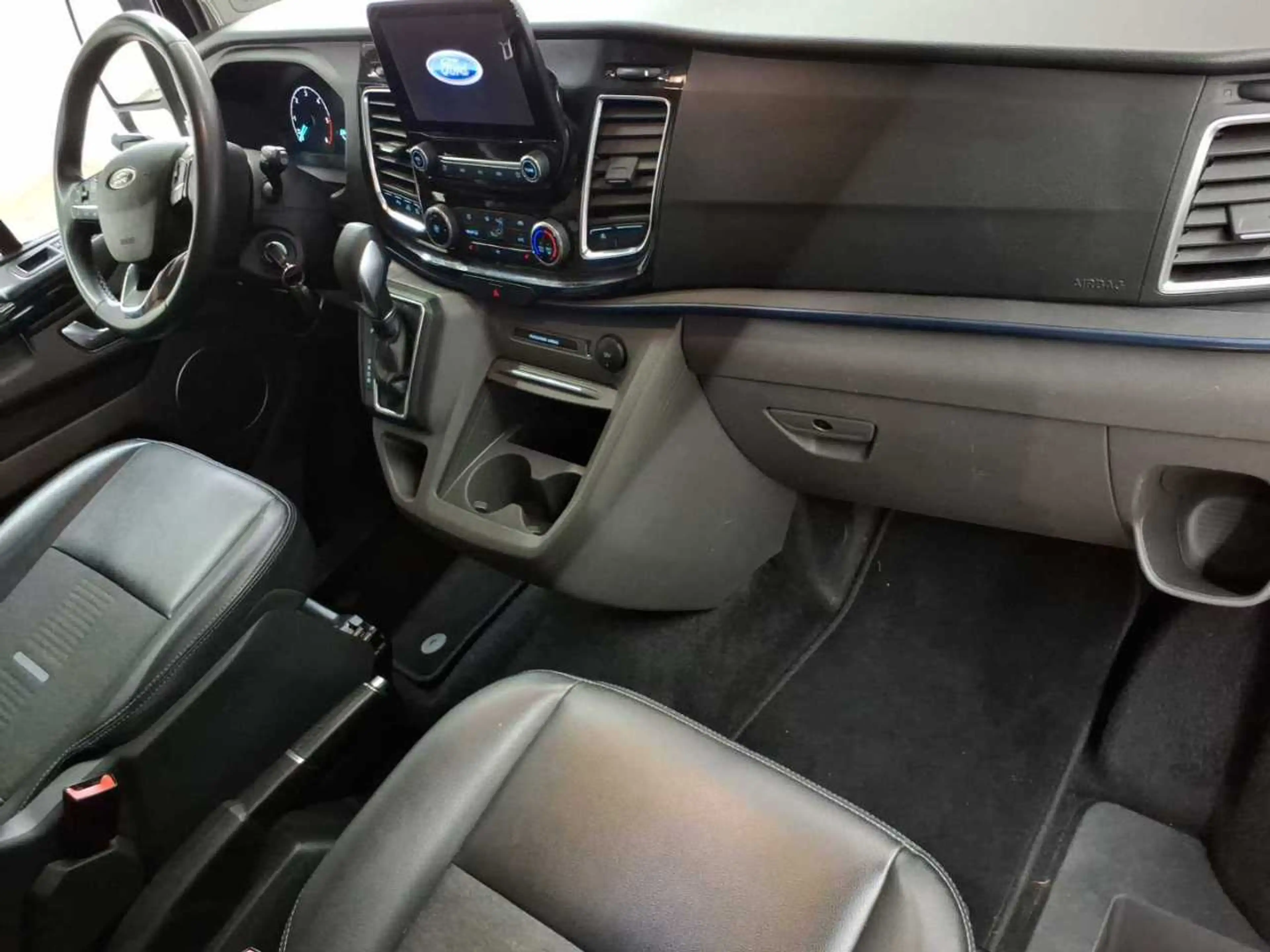Ford Tourneo Tourneo Custom Autm.Active 8-Si NAV AHK — photo 9
