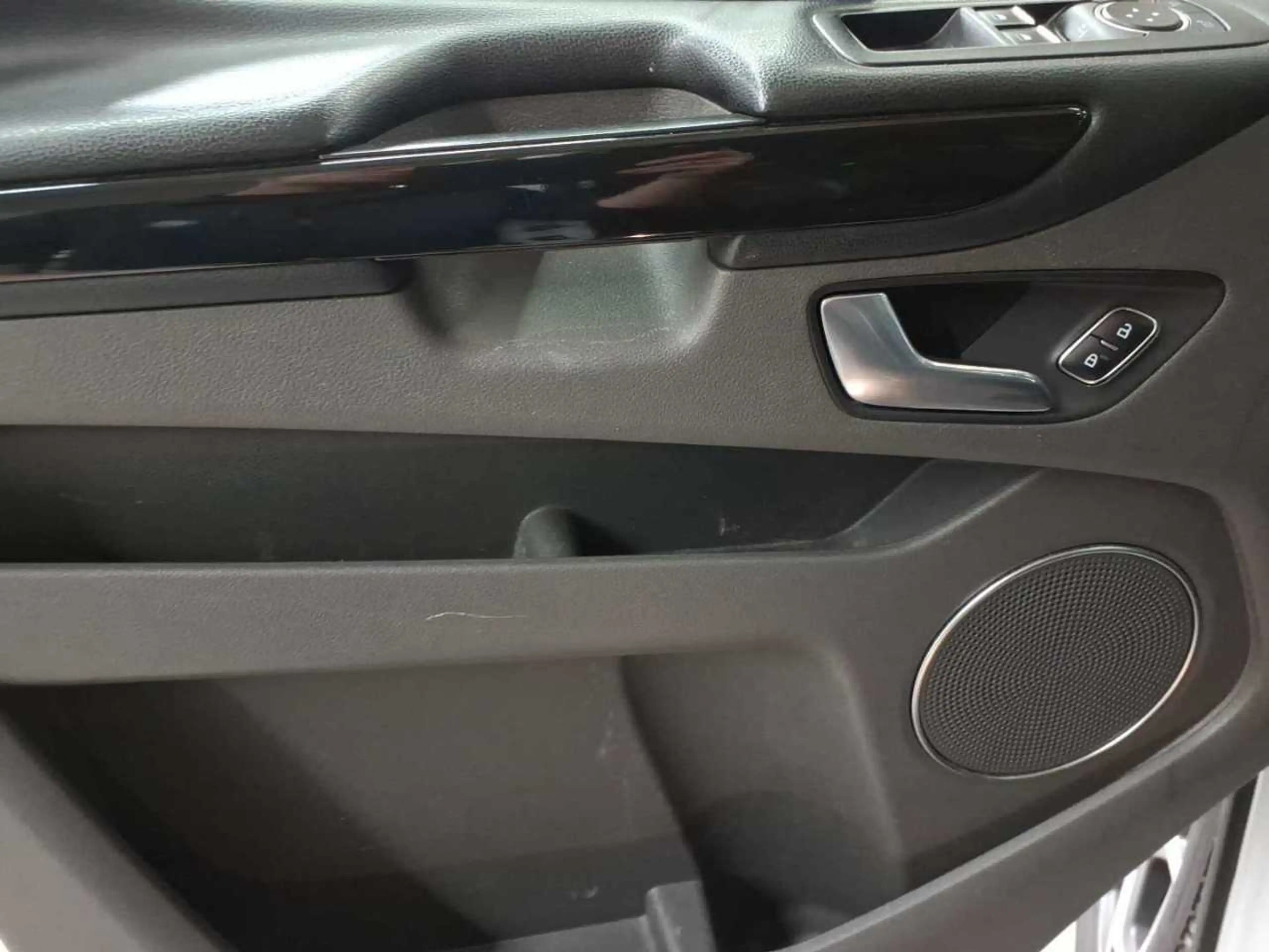 Ford Tourneo Tourneo Custom Autm.Active 8-Si NAV AHK — photo 18