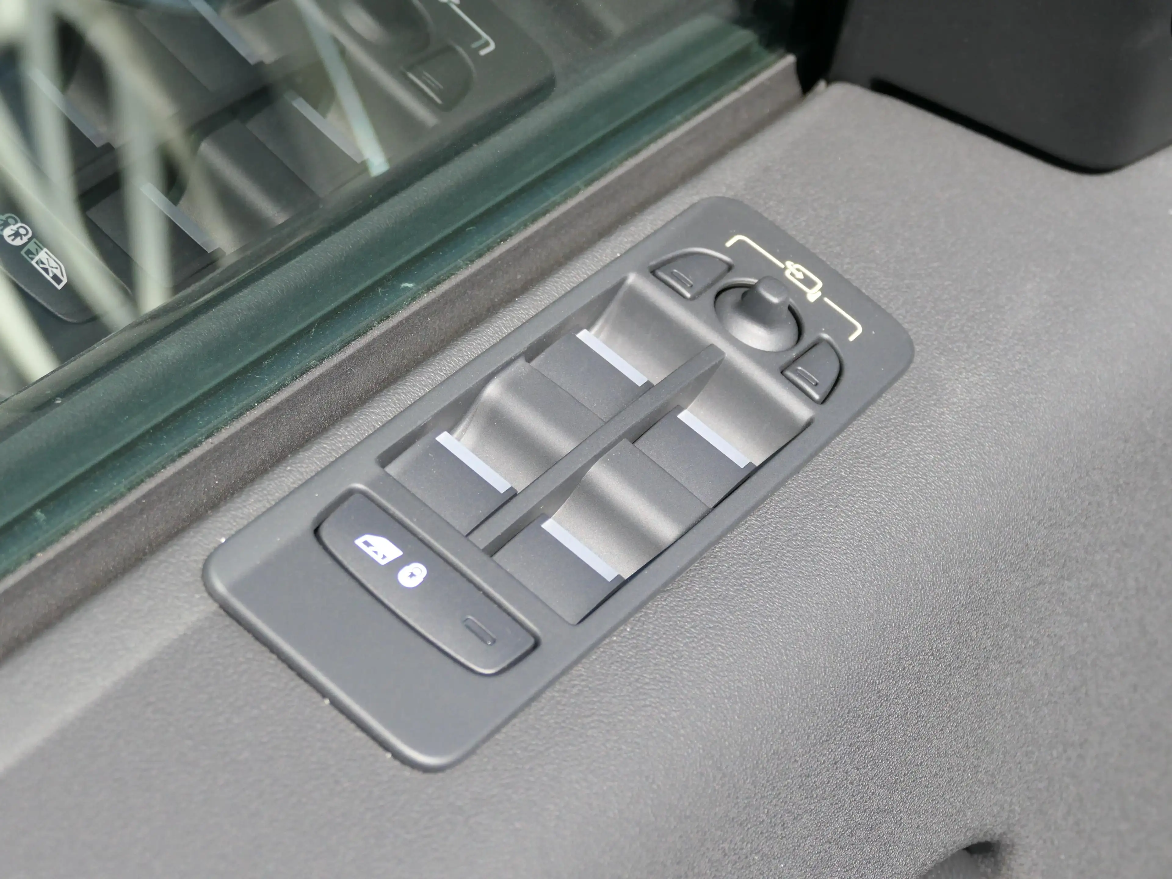 Land Rover Discovery Sport P300e R-Dynamic SE PANO | CAMERA | ACC | MERIDIAN — photo 11