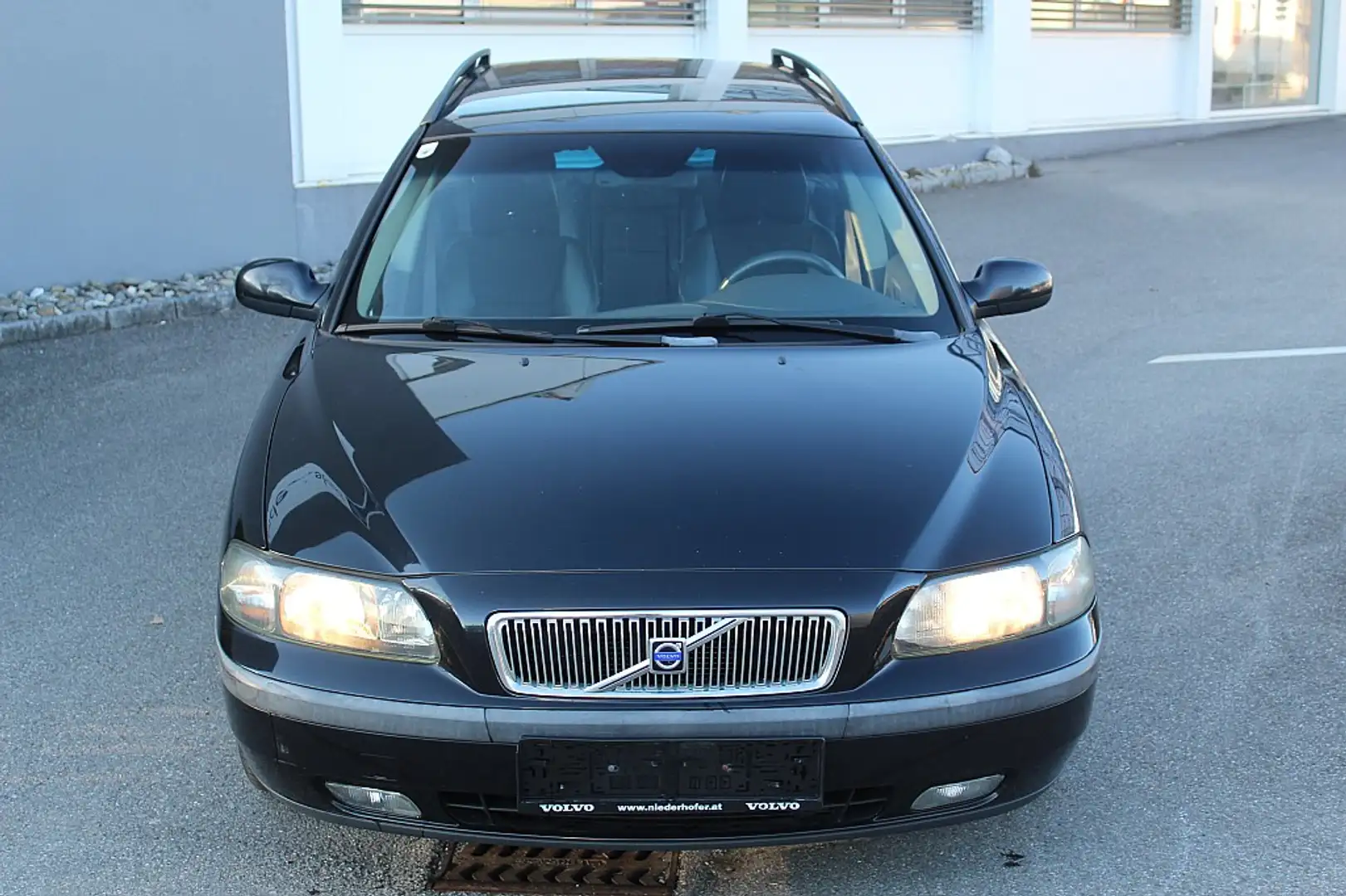 Volvo V70 2,4D Aut. Schwarz - 2
