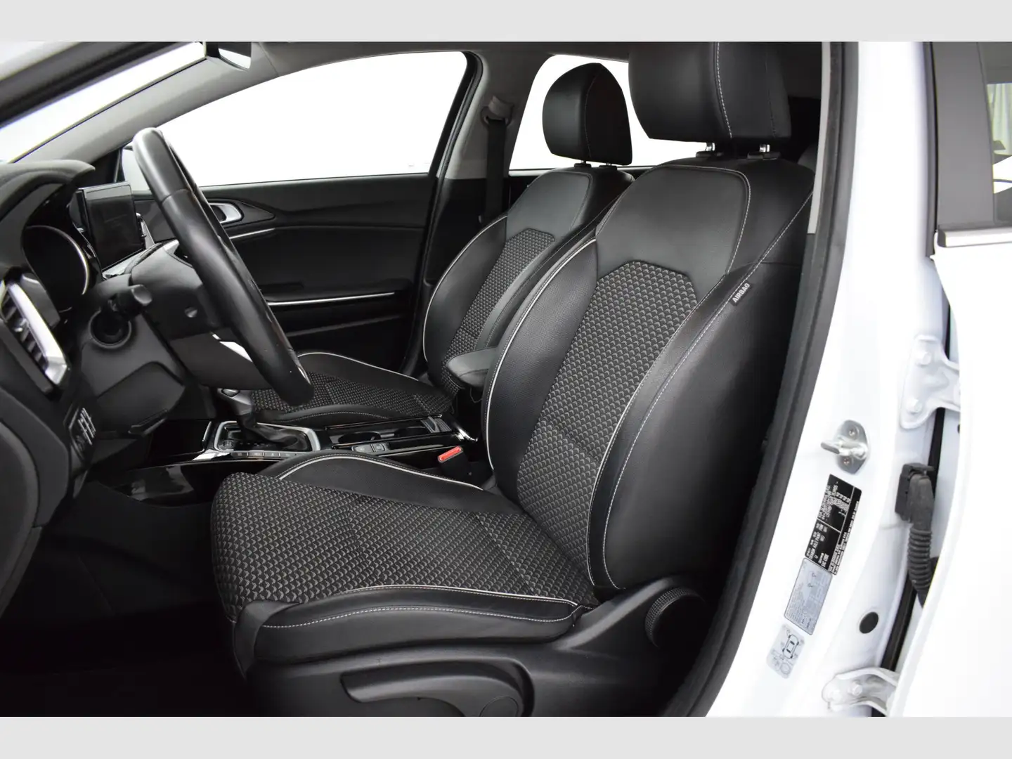 Kia XCeed 1.5 T-GDi MHEV DCT Tech Plateado - 2
