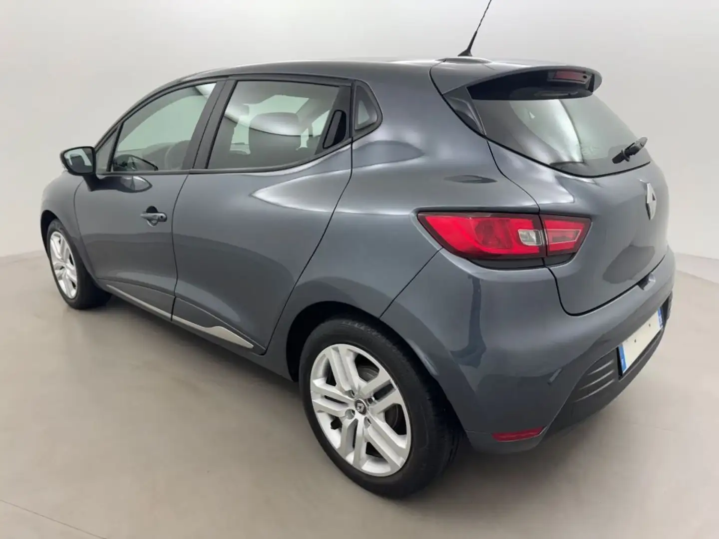 Renault Clio IV 0.9 TCe 90 Zen Grijs - 2