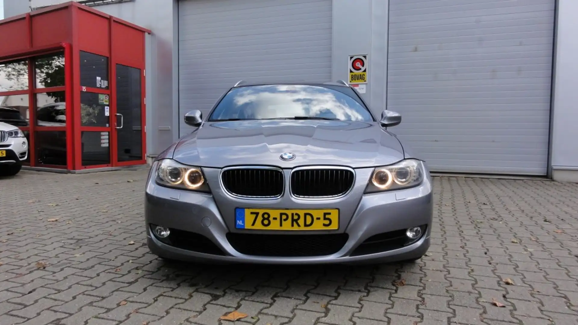BMW 320 320i High Executive. Trekhaak Gris - 2