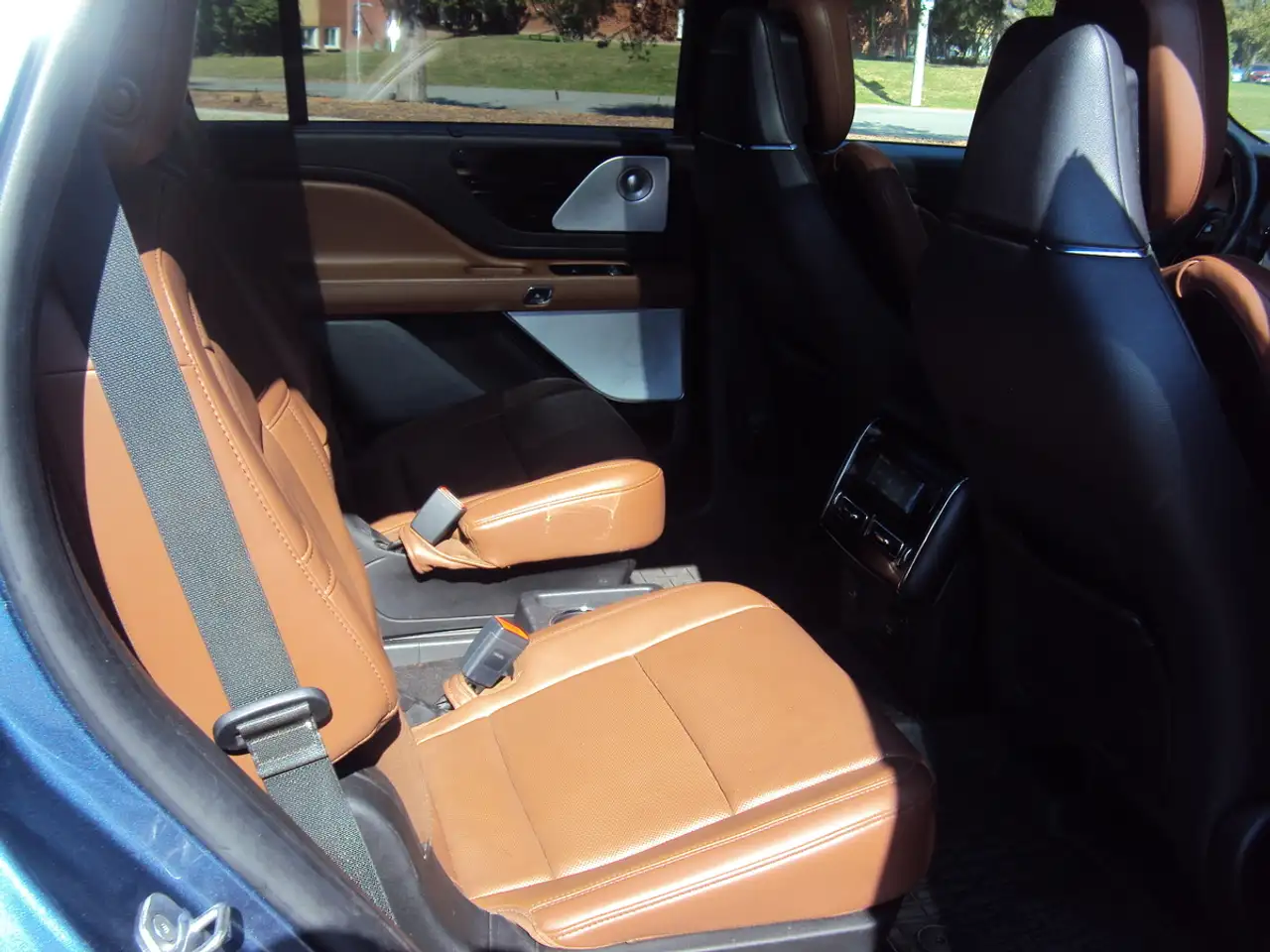 Lincoln Aviator снимка Lincoln Aviator