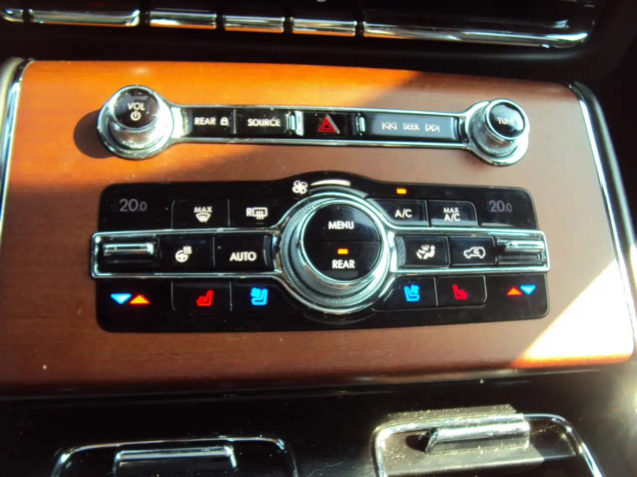 Lincoln Aviator снимка Lincoln Aviator