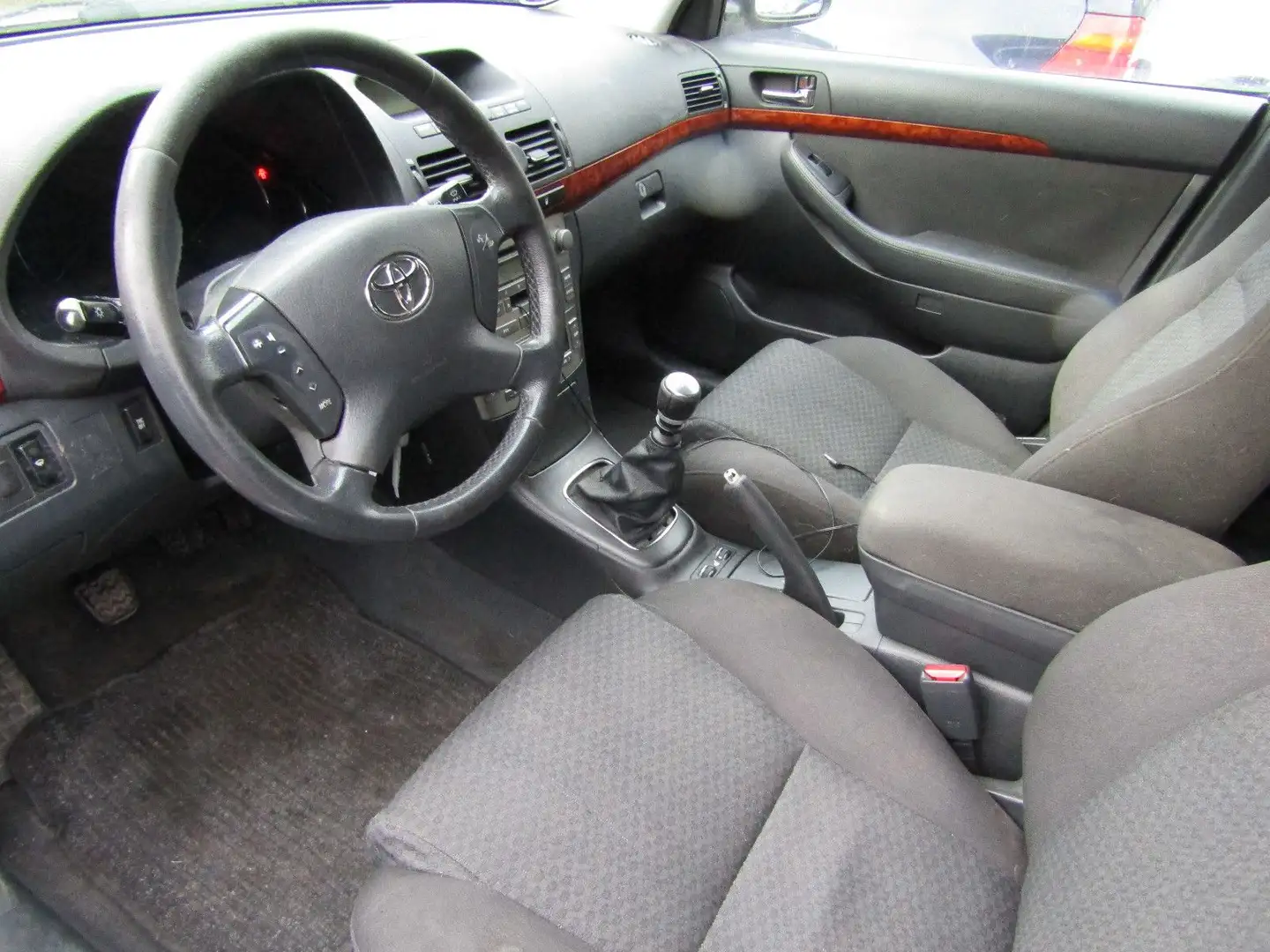 Toyota Avensis 2.2 Argent - 2