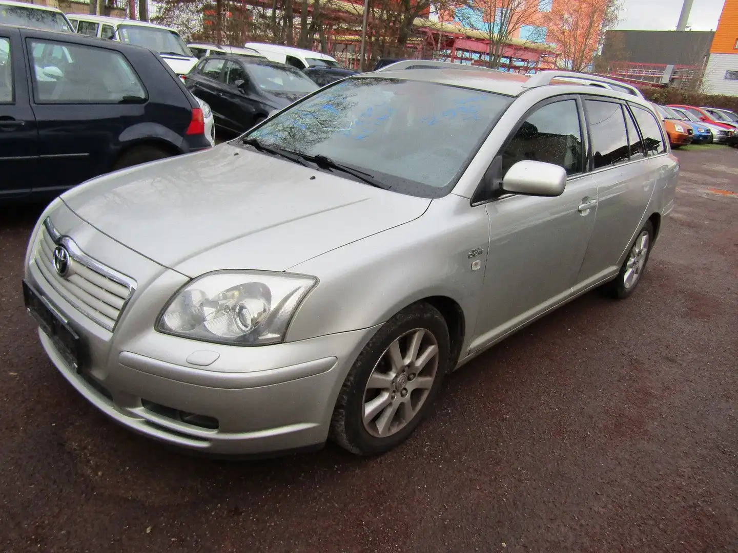Toyota Avensis 2.2 Argent - 1