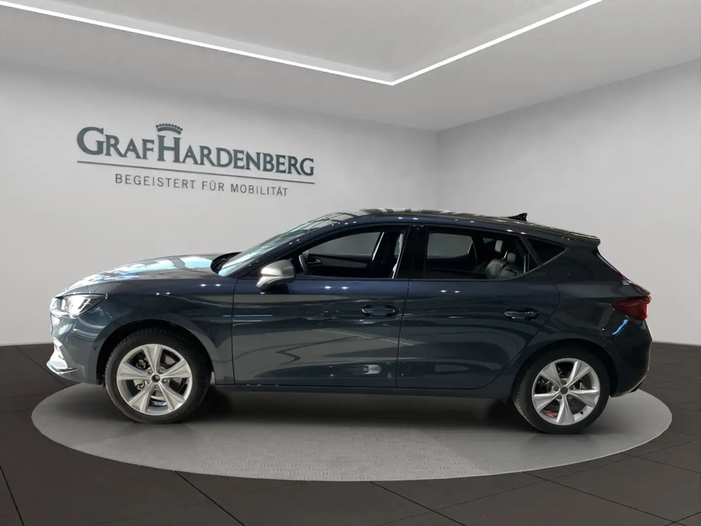 SEAT Leon FR 1.5 eTSI 110 kW 7-Gang-DSG FR Grau - 2