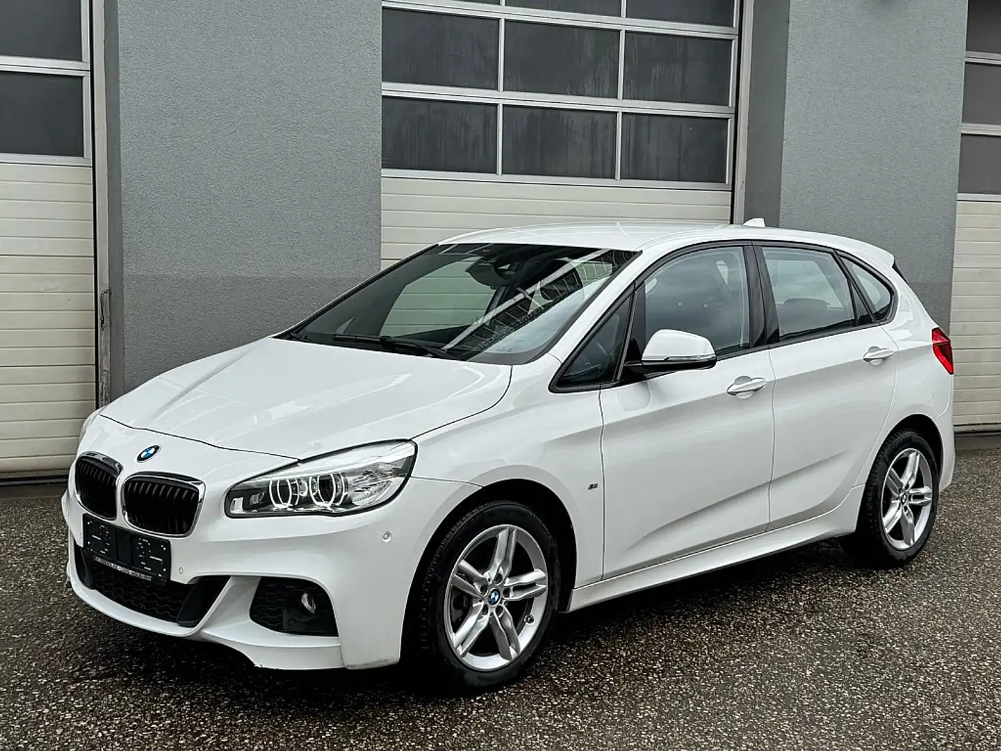 BMW 220 d Active Tourer M Sport Aut. Weiß - 1