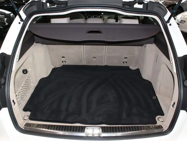 Mercedes-Benz C-Class view 7