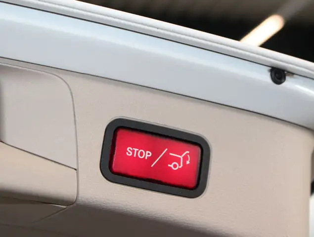 Mercedes-Benz C-Class view 8