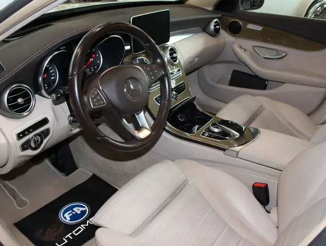 Mercedes-Benz C-Class view 13