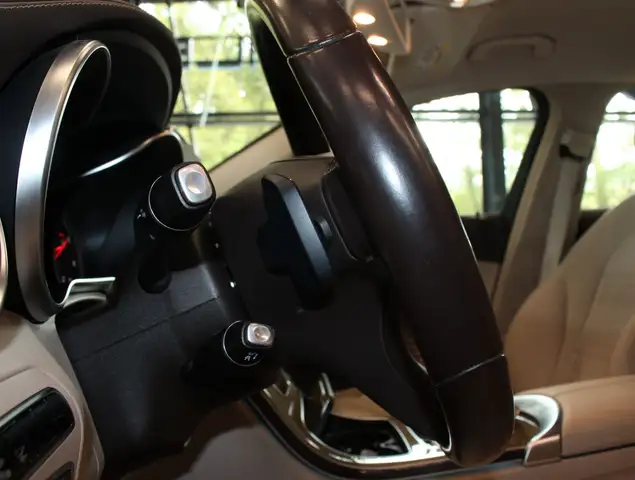 Mercedes-Benz C-Class view 14