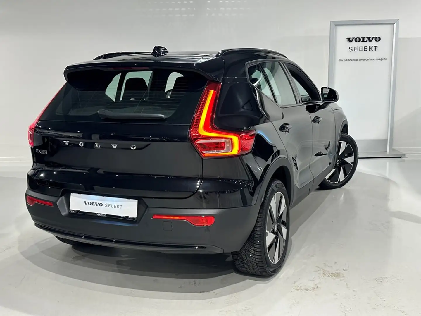 Volvo EX40 Recharge Extended Range Zwart - 2