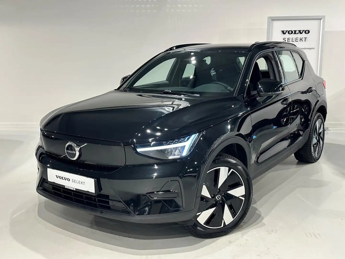 Volvo EX40 Recharge Extended Range Zwart - 1