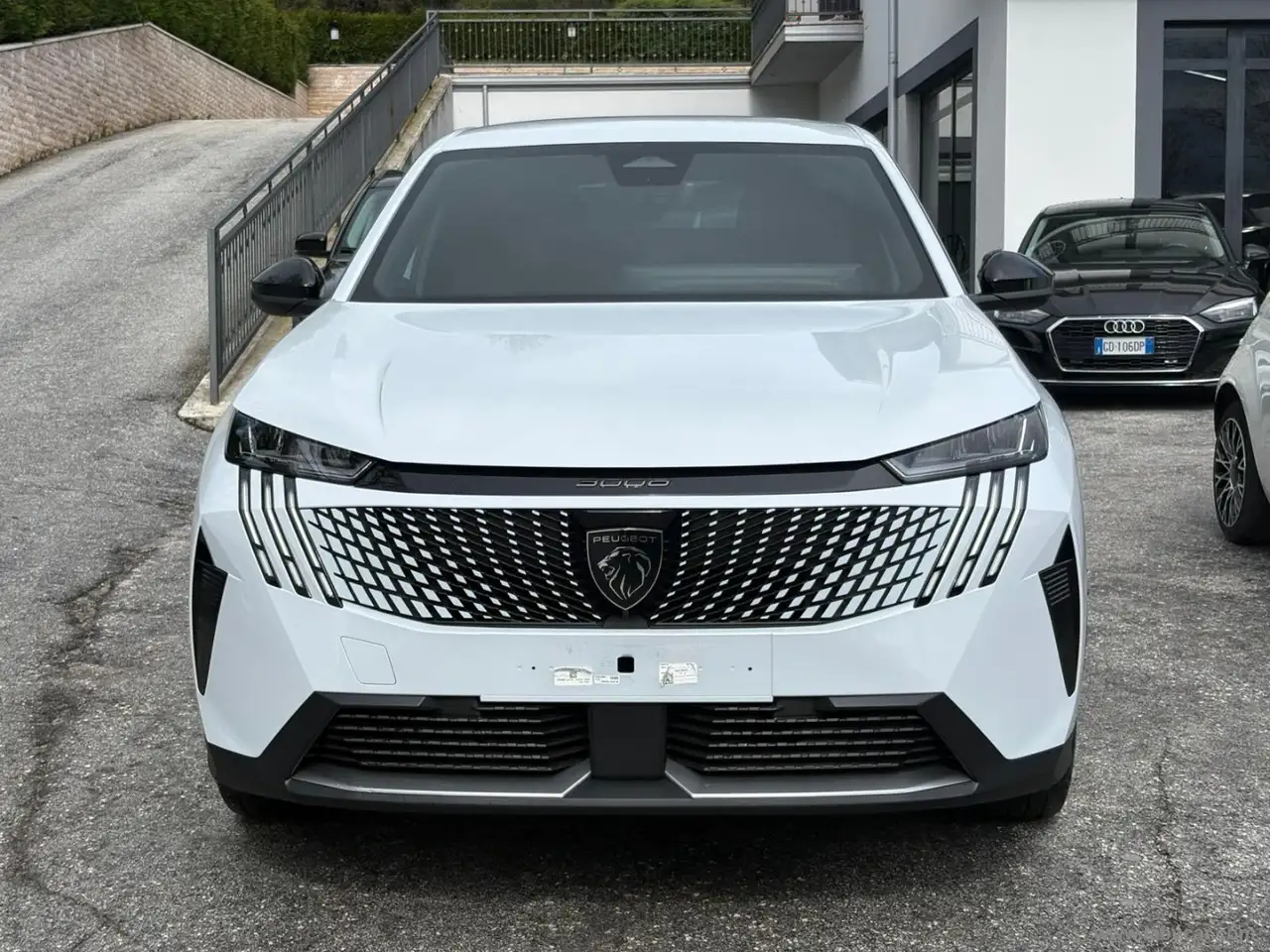 Peugeot 3008 Hybrid 136 e-DCS6 Allure 2