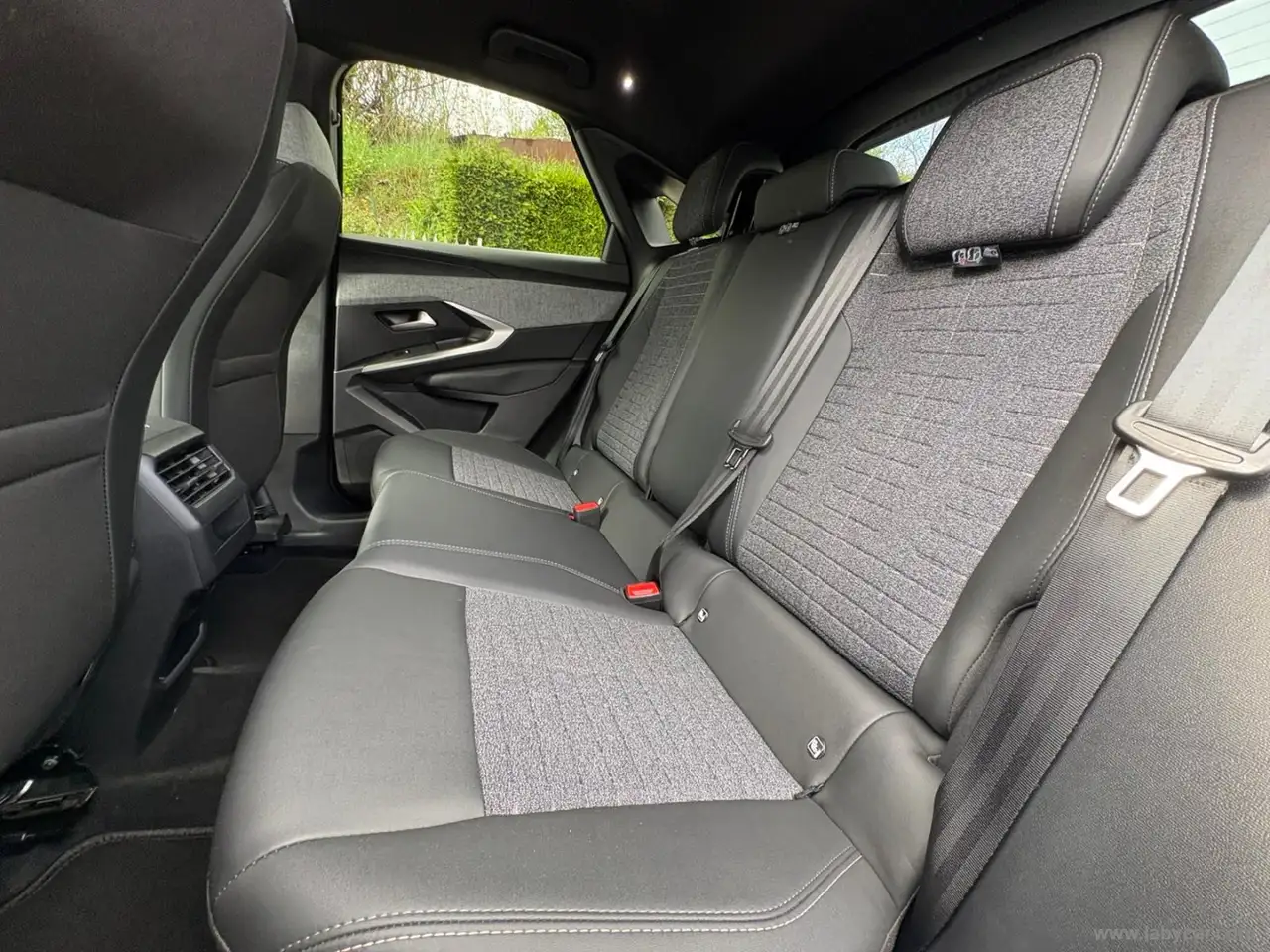 Peugeot 3008 Hybrid 136 e-DCS6 Allure 15