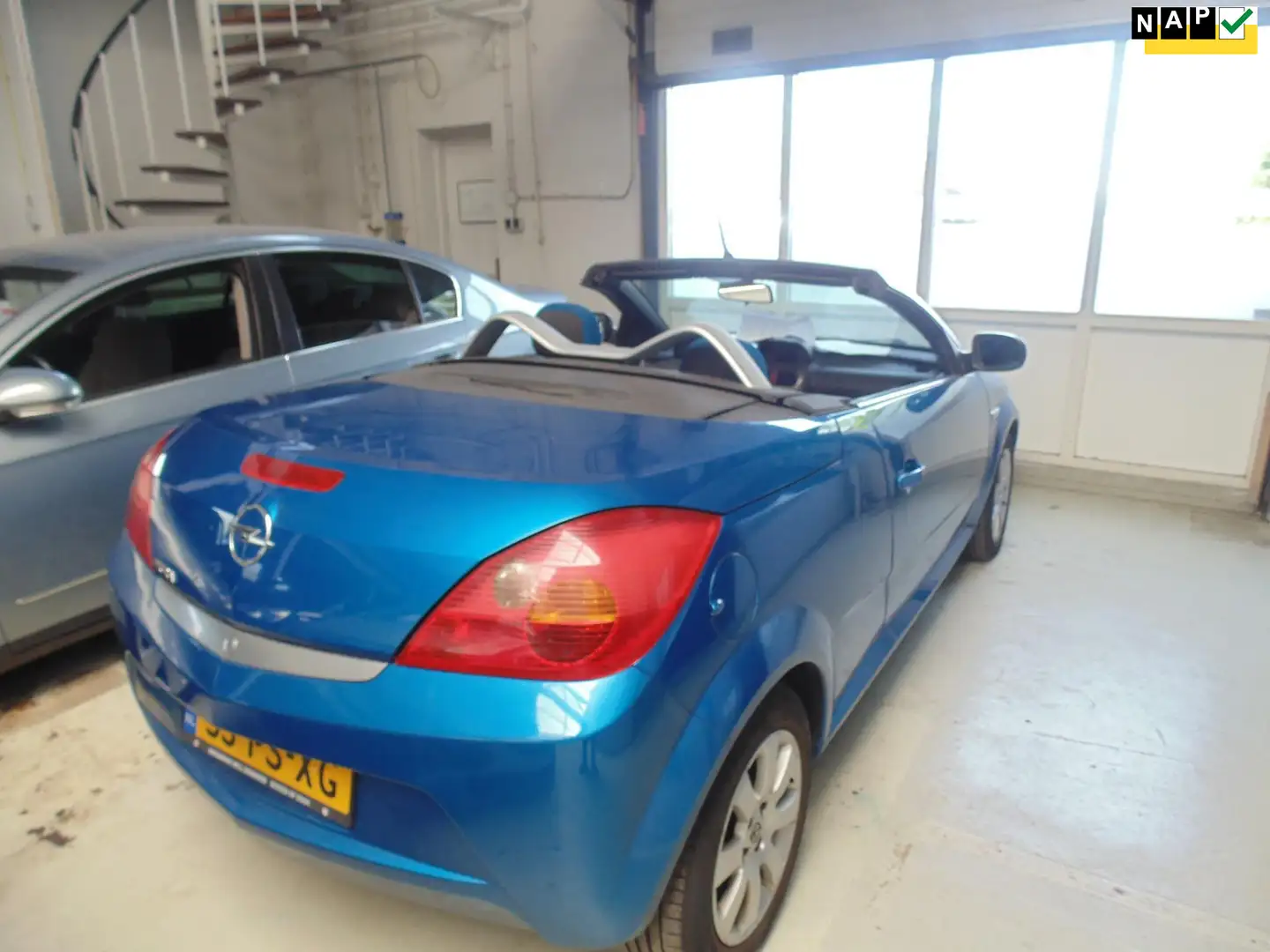 Opel Tigra 1.4 MET AIRCO CABRIOLET 130000km apk 08-2026 Blauw - 1