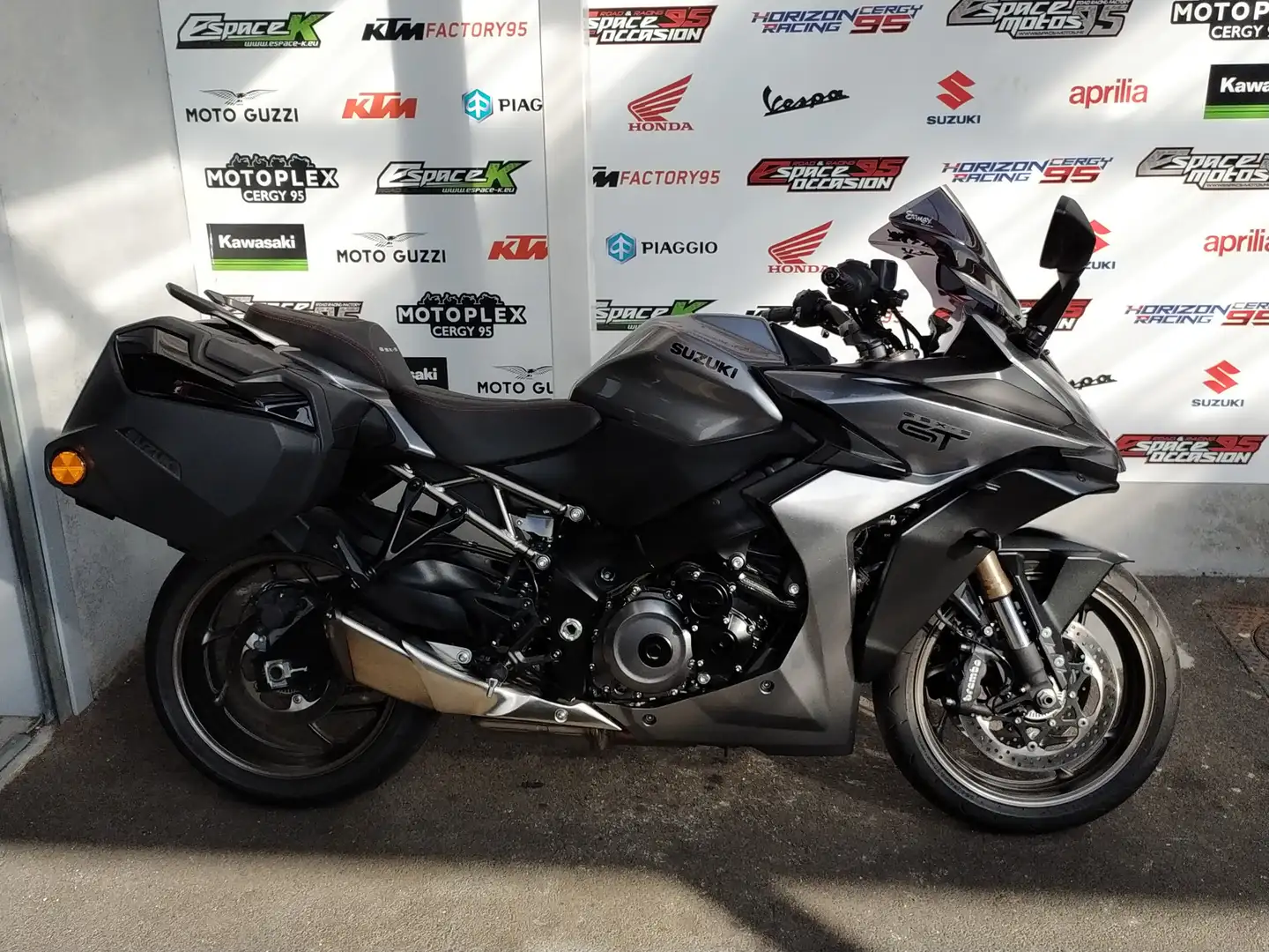 Suzuki GSX S 1000GT Šedá - 1